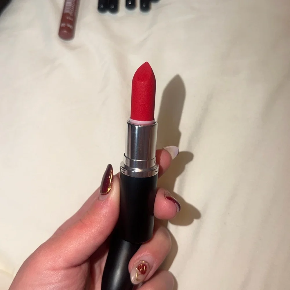 LIP BUNDLE💋 - Picture 11 of 15